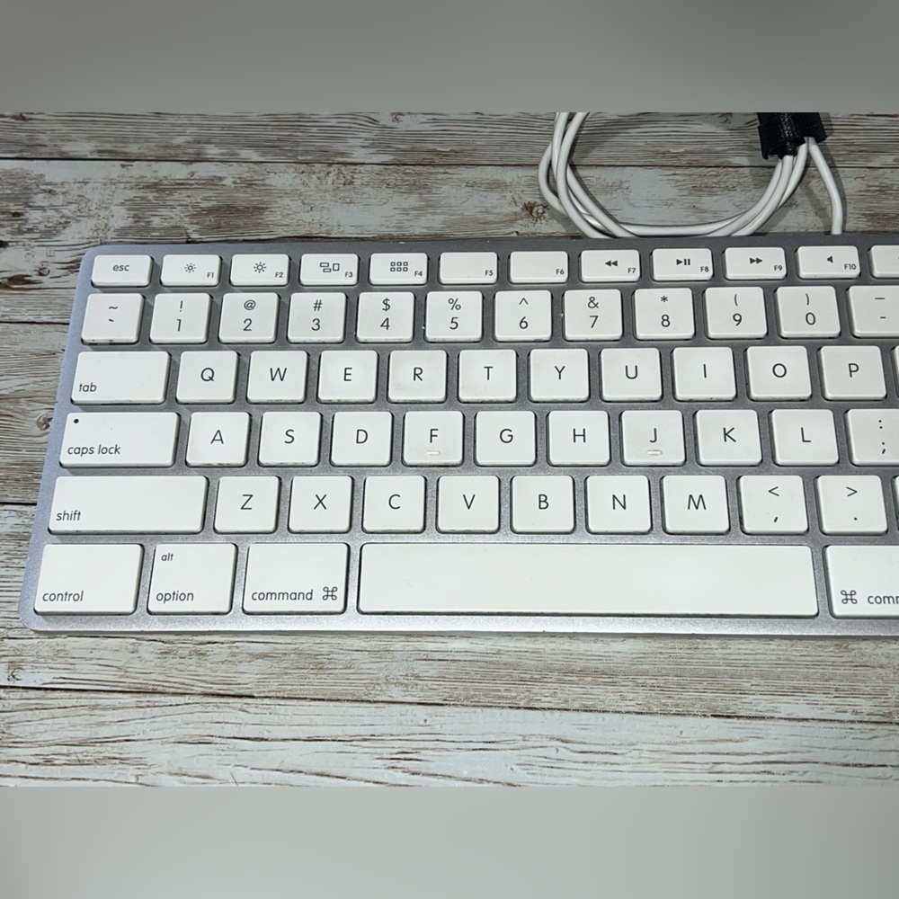 APPLE Wired White Keyboard to 2007 Mac Desktop Model No A1243
